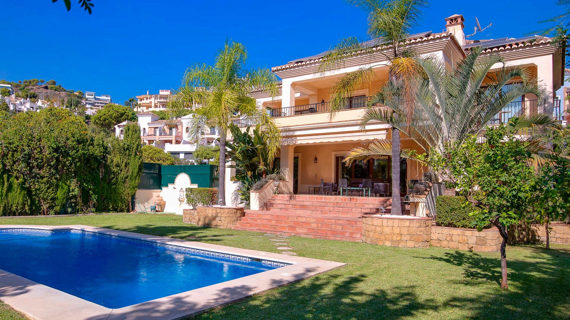 Zeitlose Eleganz, die sich in der Qualität der Materialien und im Komfort widerspiegelt