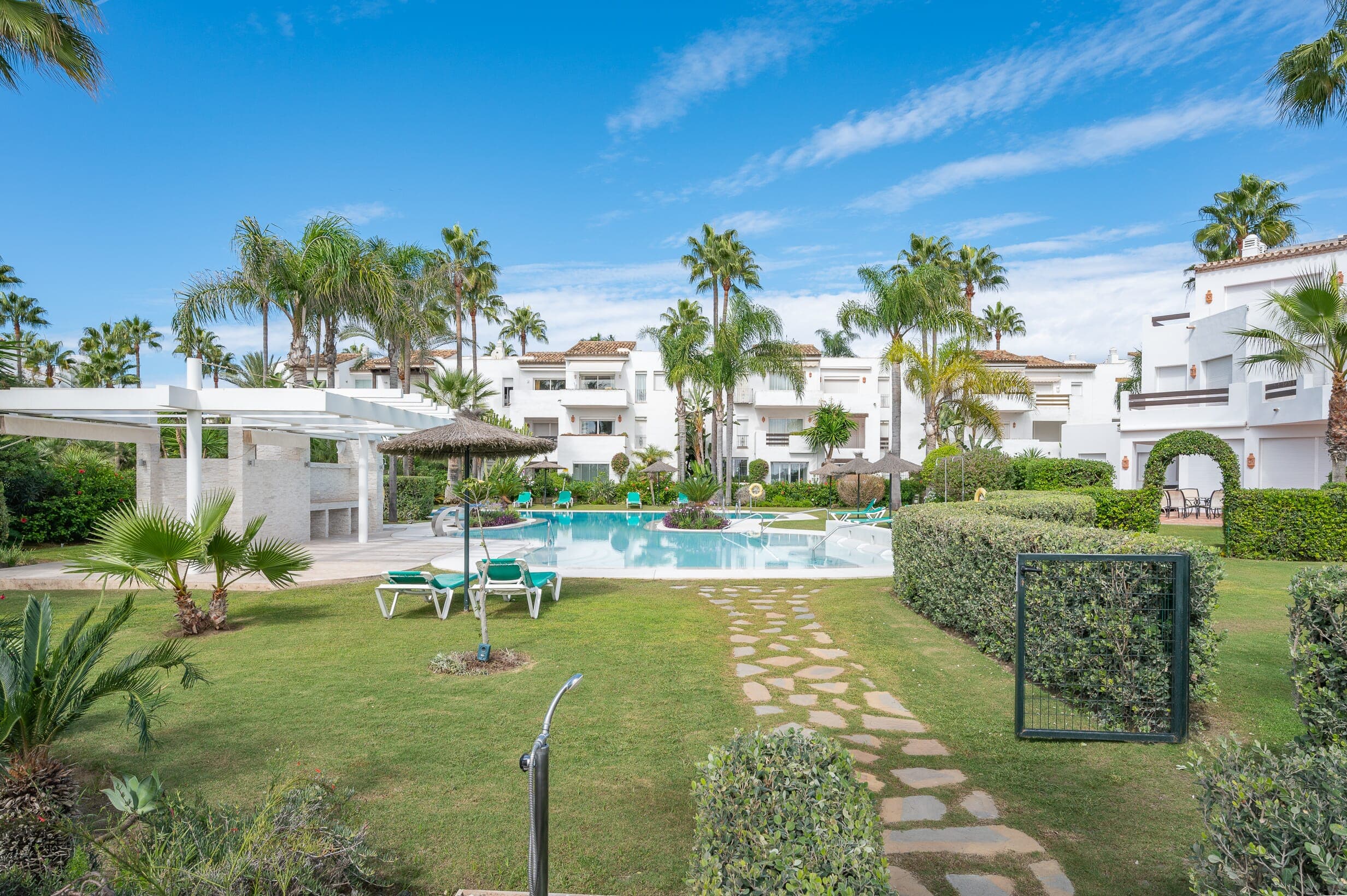 Eine raffinierte Mischung aus modernem Küstenleben und unaufdringlichem Luxus an der New Golden Mile.